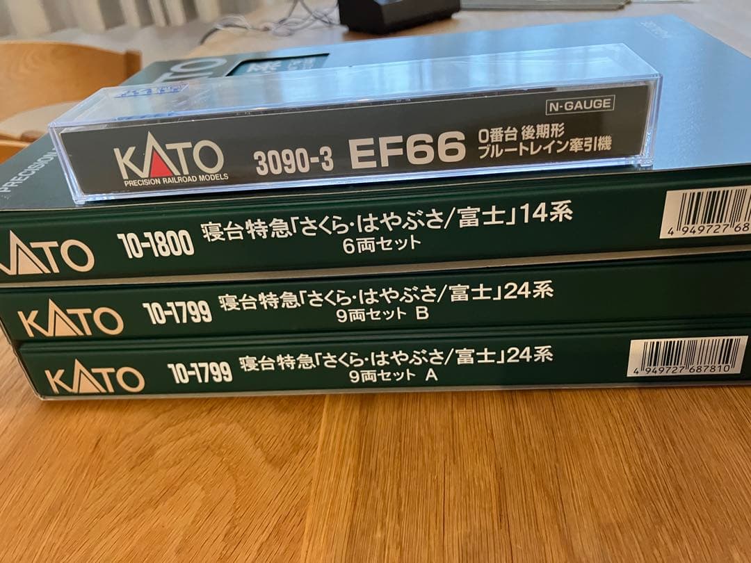 KATO 24系/14系寝台特急「さくら・はやぶさ/富士」+牽引車（EF66）