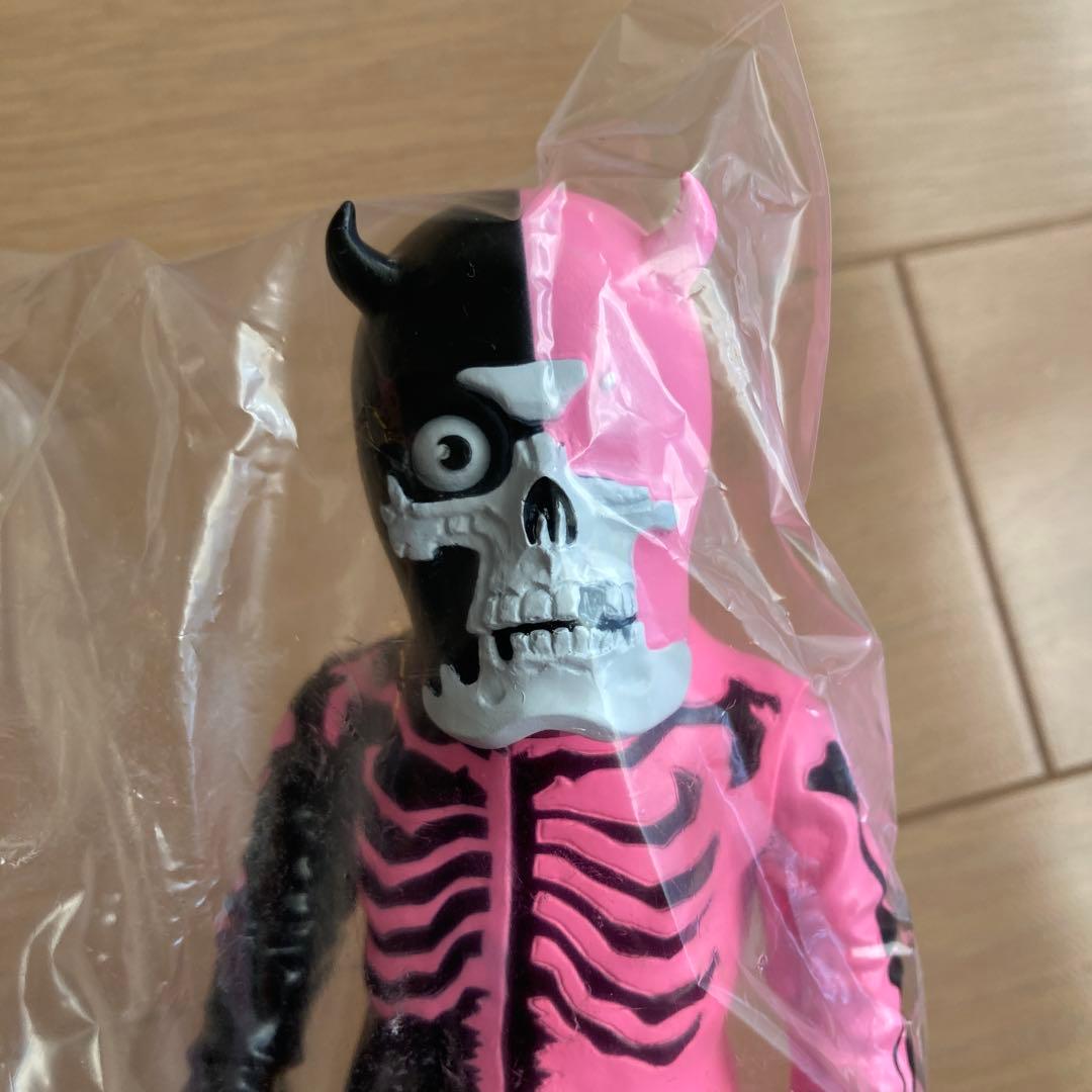 BALZACスカルマン　ソフビ　フィギュア　桃黒ハーフ　未開封品