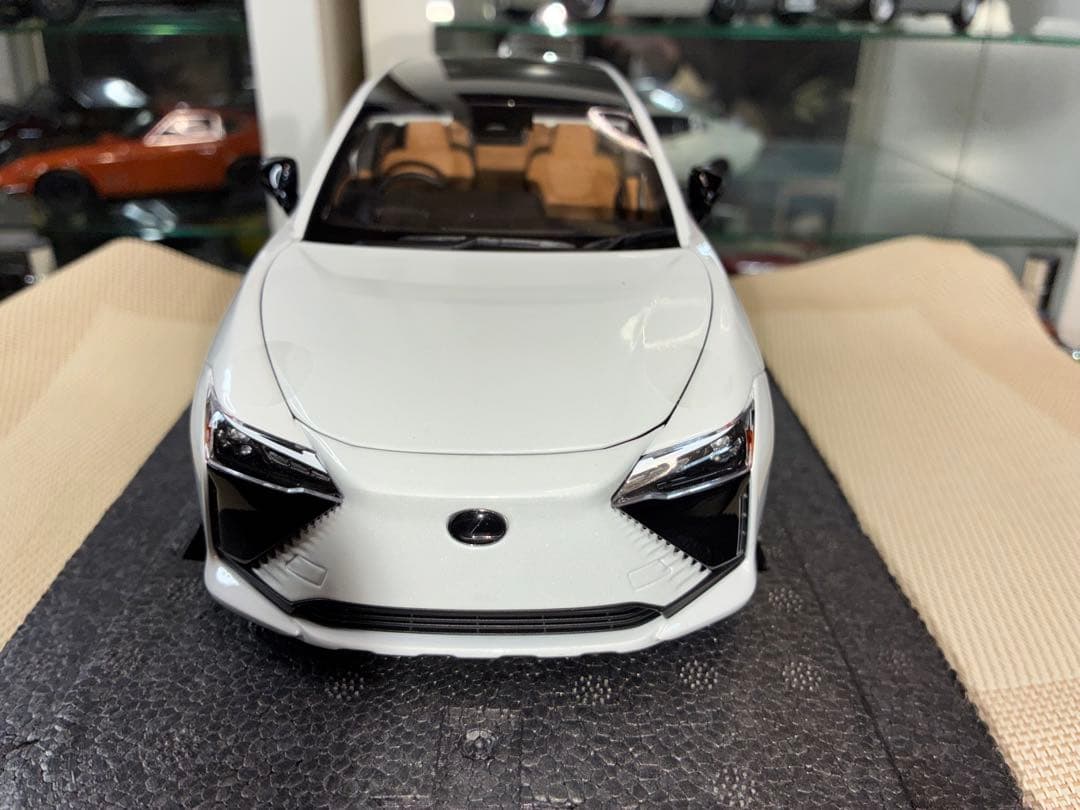 京商 1/18 レクサス RZ 450e