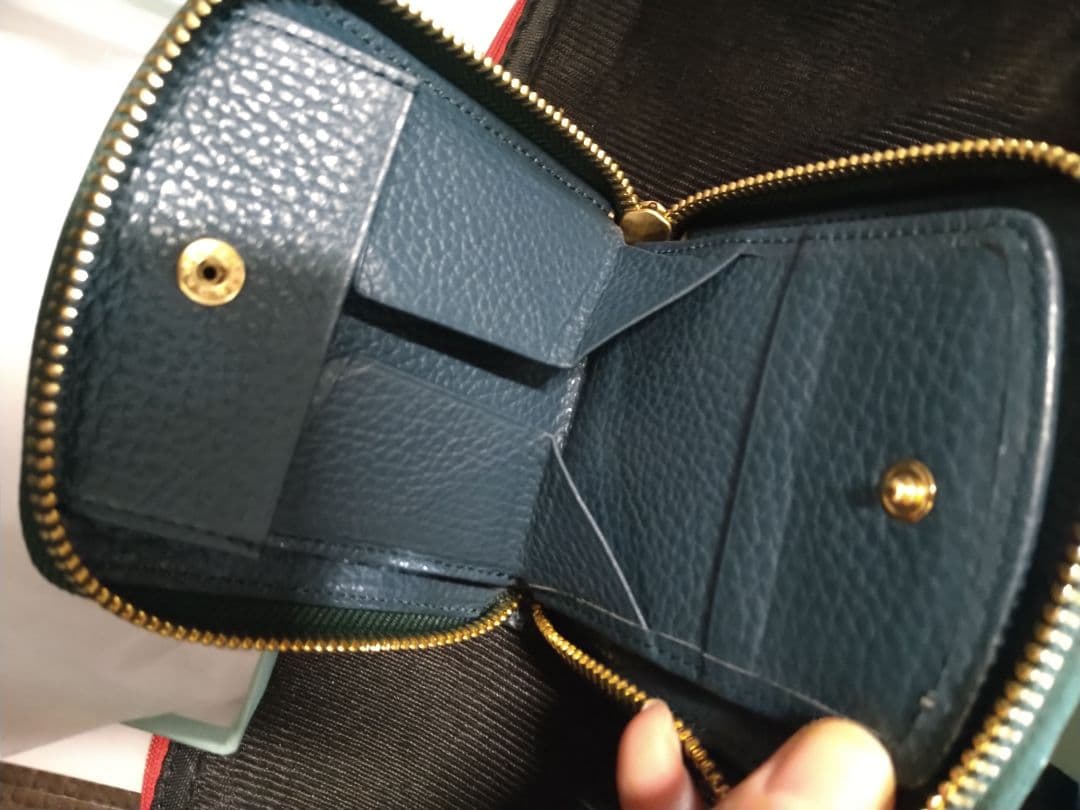 ハースケジュール　ヘビ革製　ダークグリーン二つ折り財布　パイソン