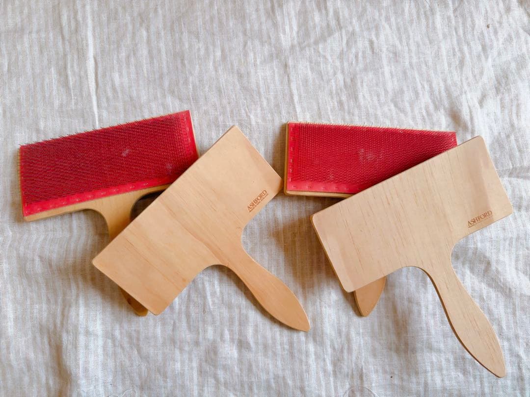 アシュフォード　スチューデントハンドカーダー　③細目と荒目セット＆羊毛見本一覧