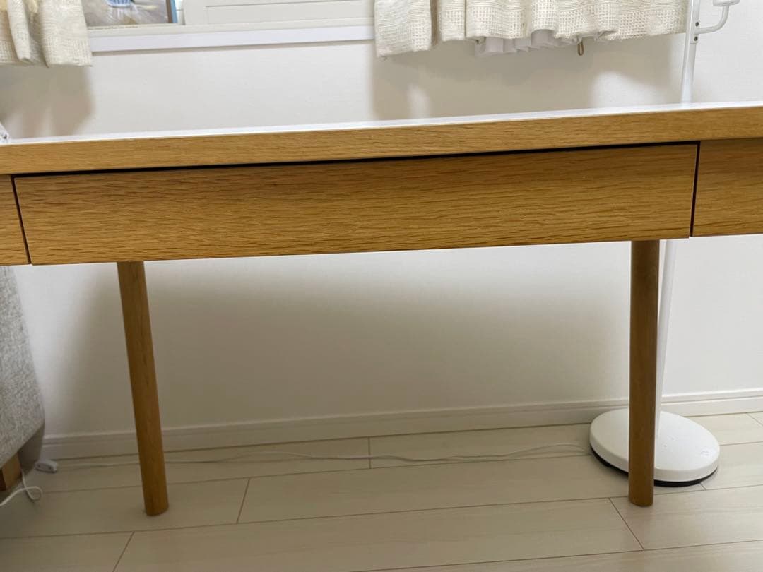 idee ダイニングテーブル STILT TABLE 1000 White