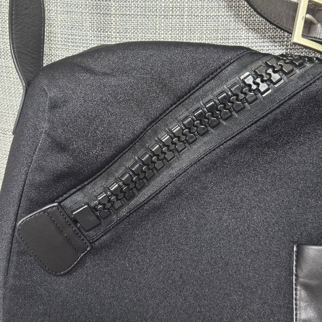 【サンタ】カワカワ ビッグファスナー ショルダーバッグ ナイロン