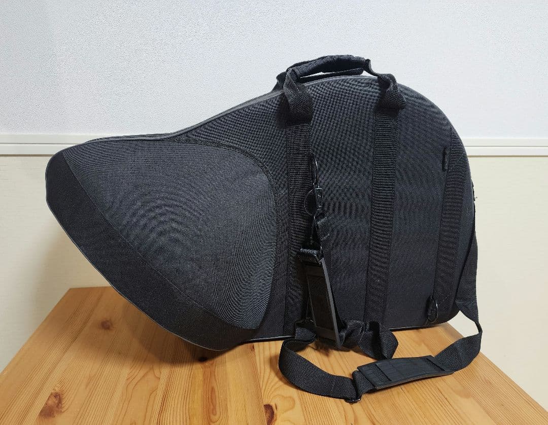 フレンチホルン　マウスピース付