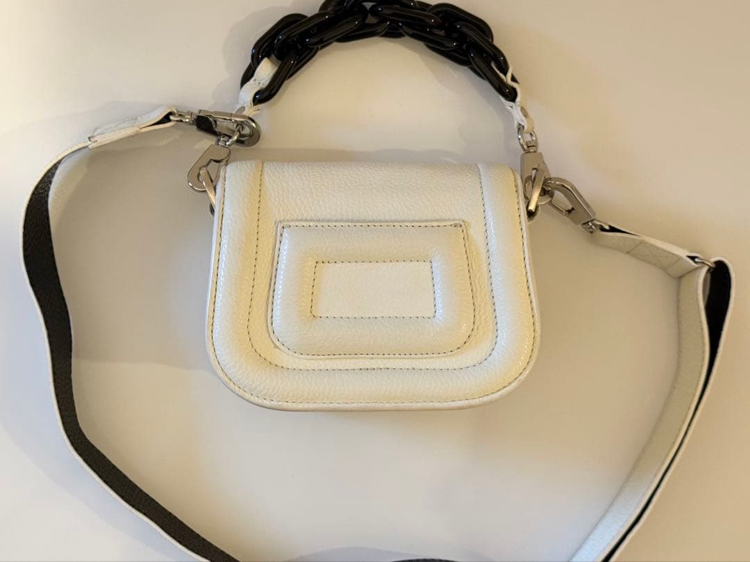 【人気色】PIERRE HARDY マイクロアルファヴィルバッグ　白／黒