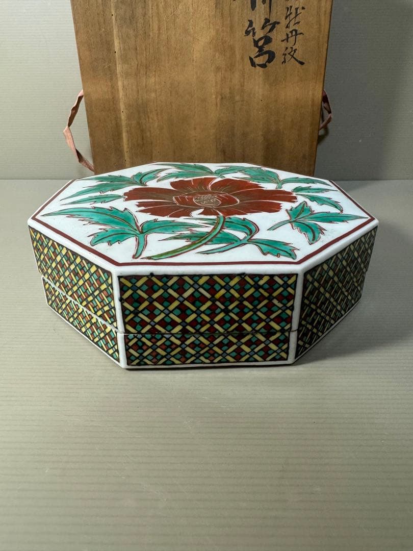 2416 九谷泉焼 加全作 色絵牡丹文 飾筥 蓋物 時代物 - メルカリ