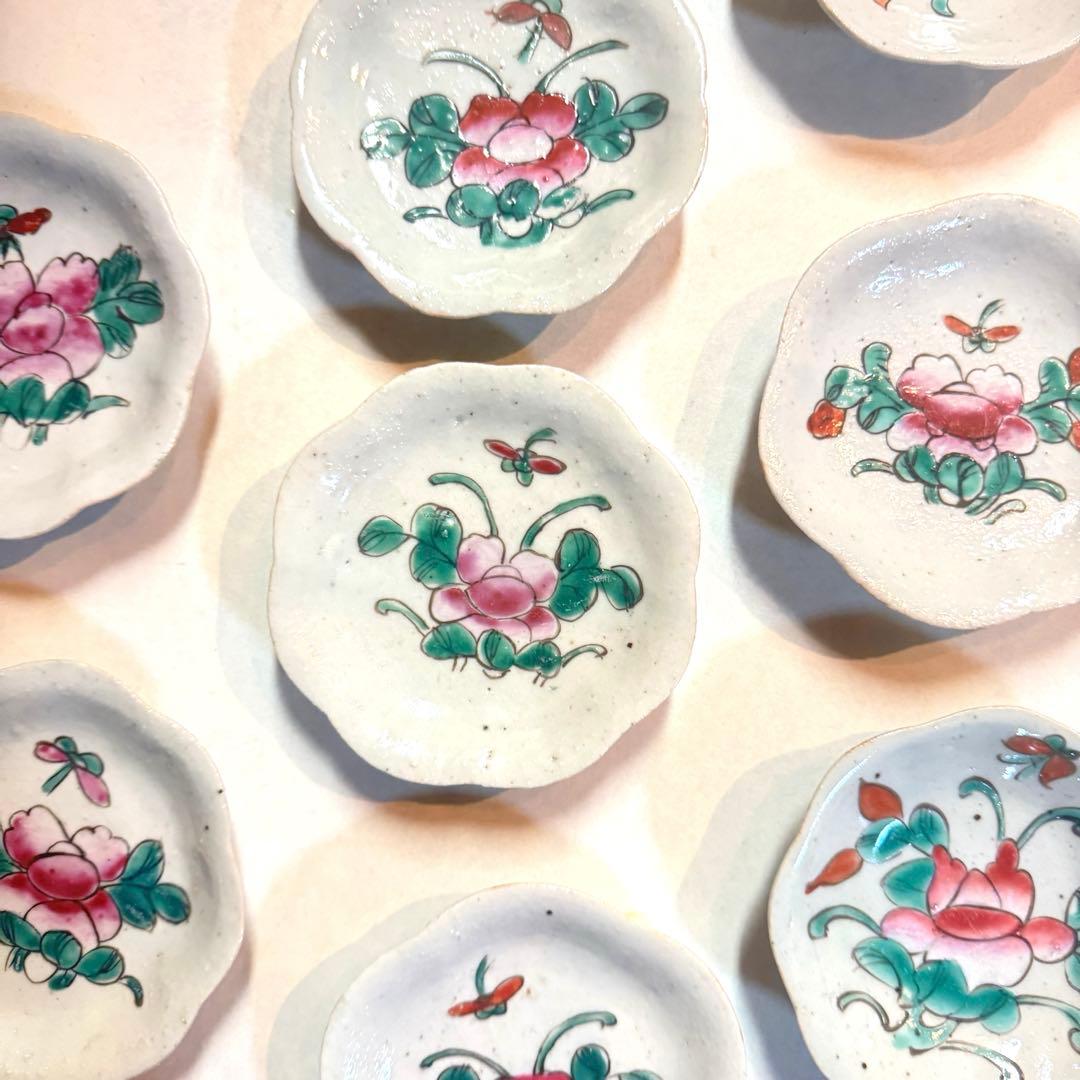 おまとめ 骨董皿 粉彩花文輪花小皿 三枚 食器 年代皿 明治頃 - メルカリ
