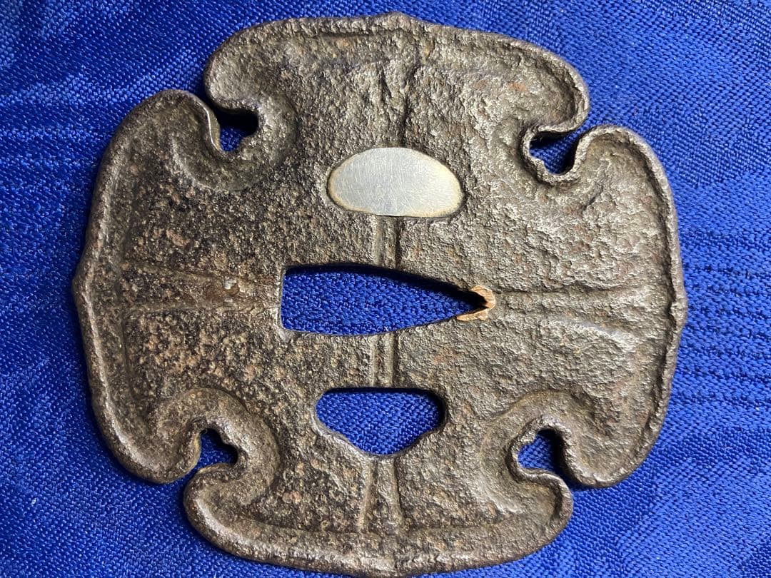 太刀鍔　鍔　日本刀　時代物　銀象嵌　鉄鍔