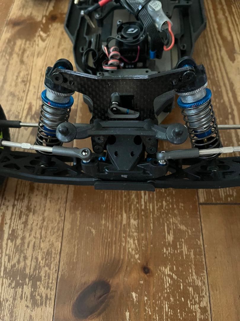 ASSOCIATED T6.4オフロードバギー