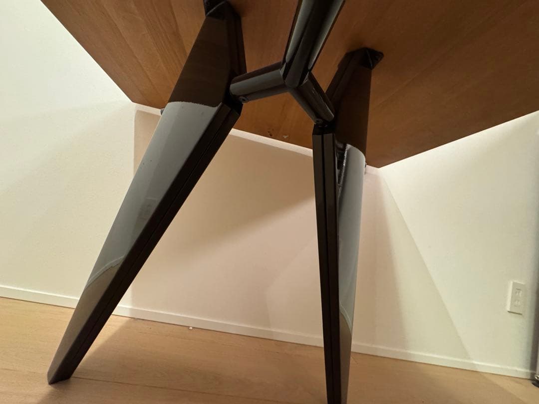 ヴィトラ　ジャンプルーヴェ　EMテーブル