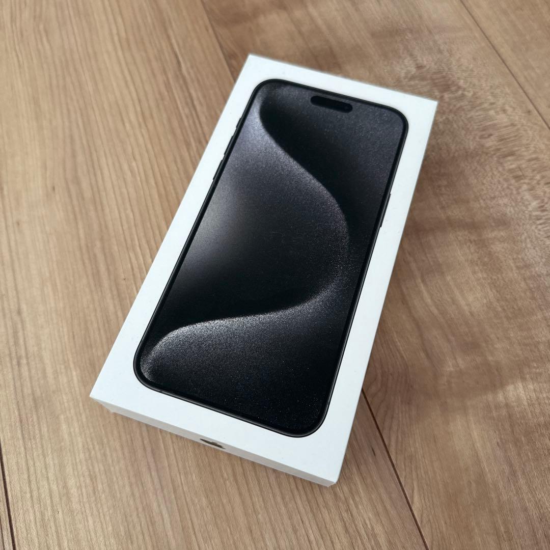 iPhone 15 Pro Max ブラックチタニウム 256 GB