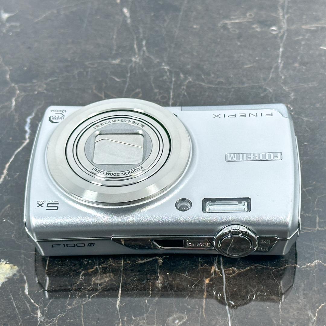 美品】FUJIFILM FinePix F100fd シルバー②