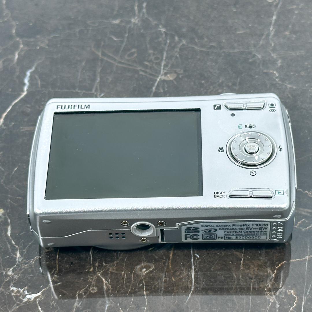 美品】FUJIFILM FinePix F100fd シルバー②