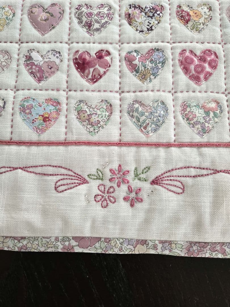 ホビーラホビーレ♪アップリケタペストリー♪ハート&リボン完成品