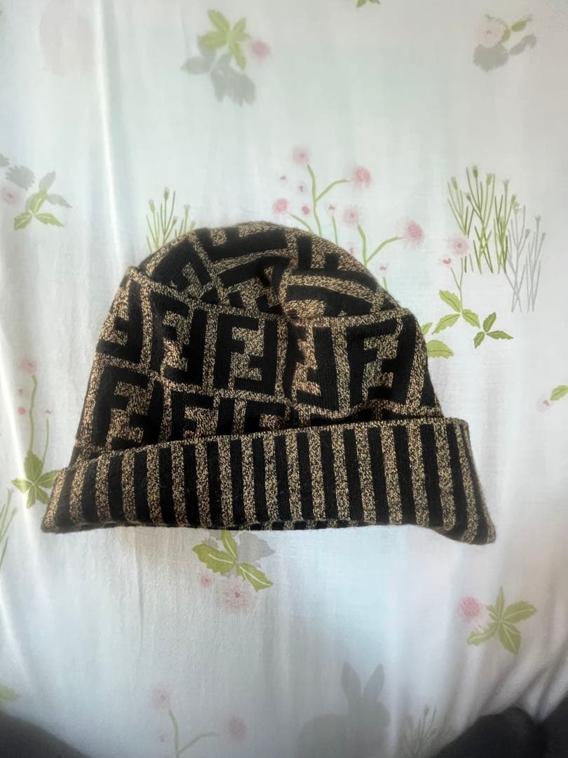 FENDI 黒金 ビーニー ニット帽 FENDI 黒金 ビーニー ニット帽 フェンディFENDI ニット帽 ズッカ柄