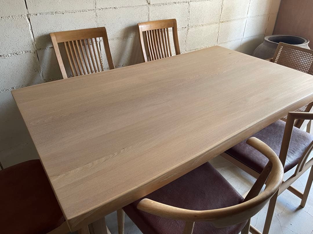 天然木無垢材　耳付き　ダイニングテーブル　二本脚