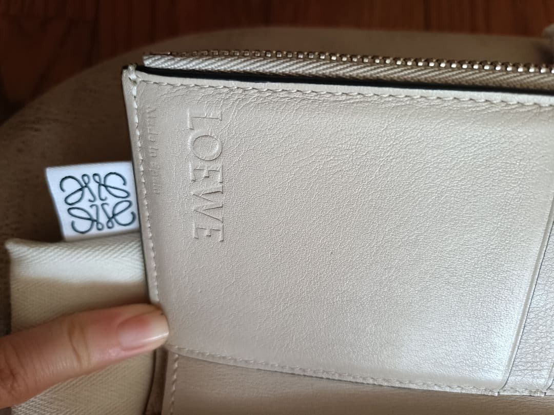 LOEWE バーティカルウォレット　スモール