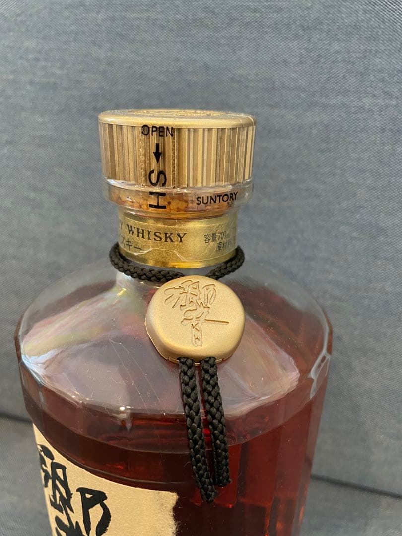 サントリー 響（旧17年）金キャップ向獅子 古酒 - メルカリ サントリー