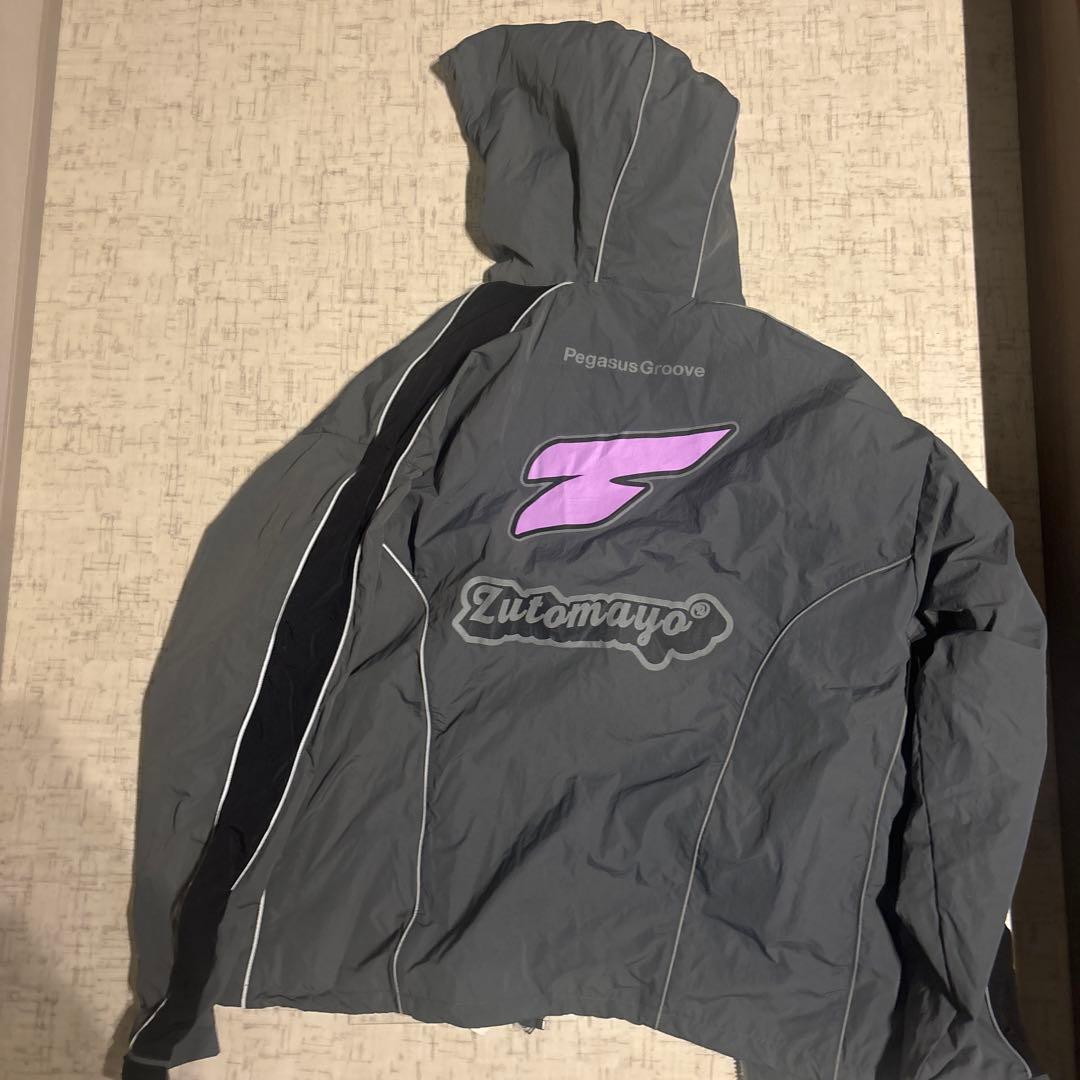 ずとまよ愛のペガサスナイロンジャケット