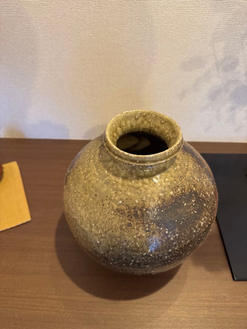 陶器の壺 中型 茶色と金色の混合