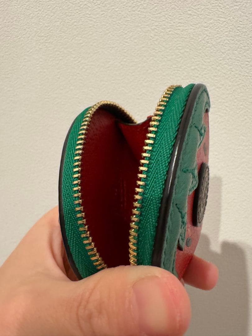 GUCCI いちご型レザーケース