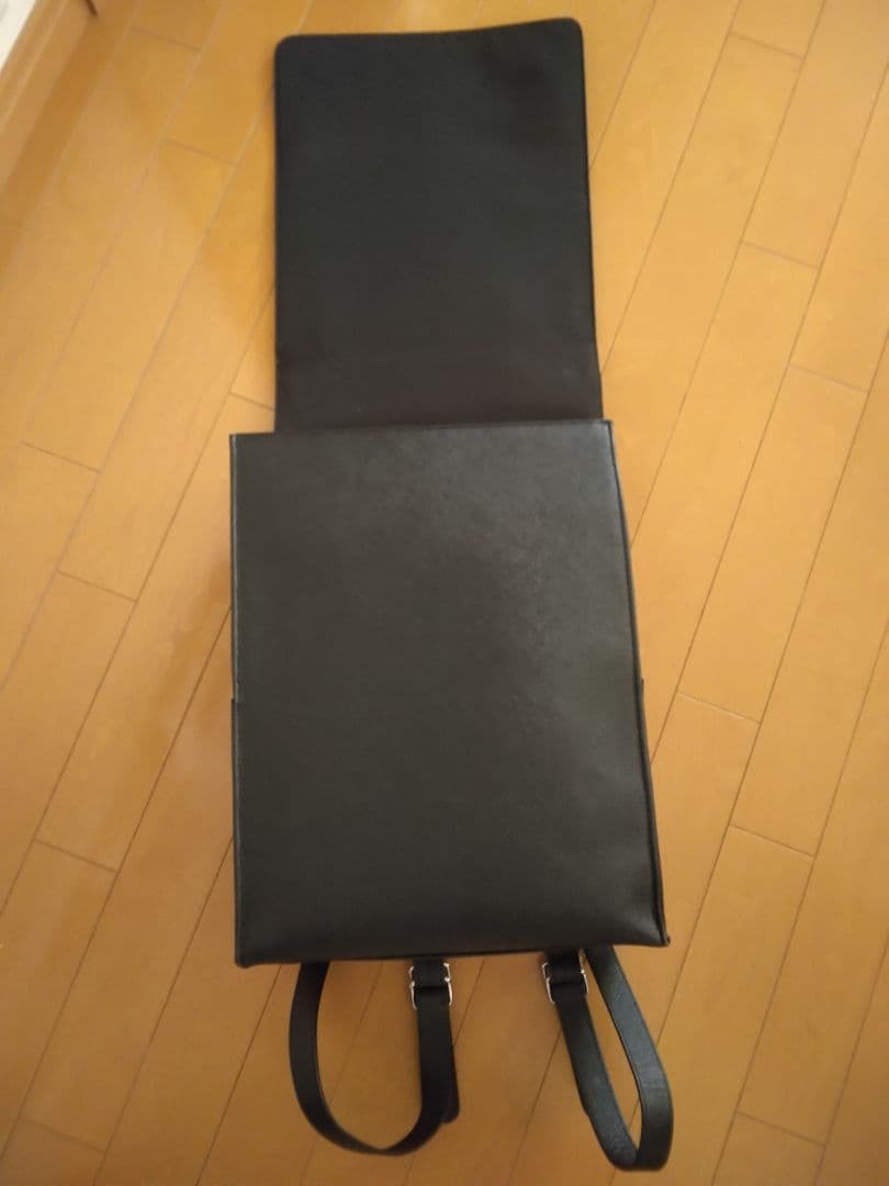 黒の本革　ビジネスリュック