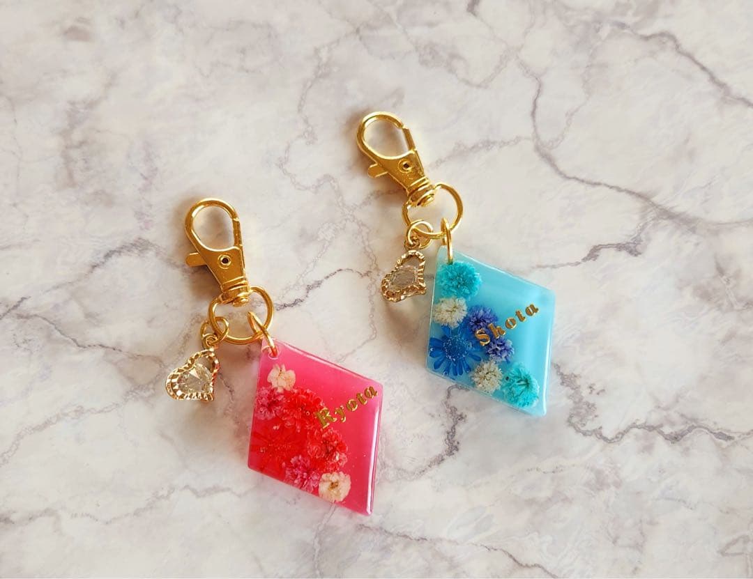 やまねこ断捨離中　Man イニシャル　フラワー　キーホルダー