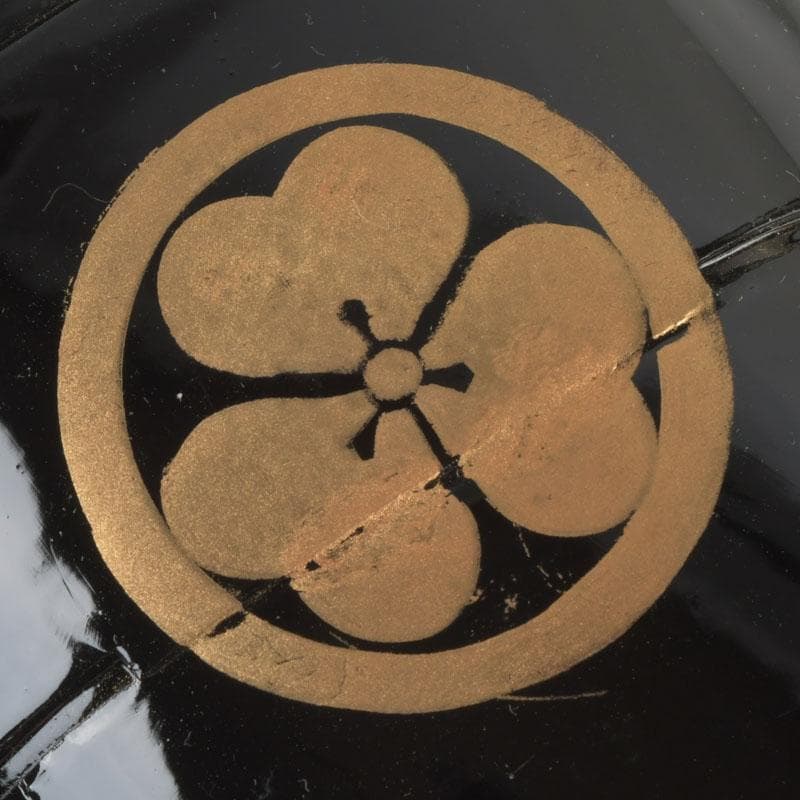 時代提げ物　黒漆　丸に片喰蒔絵　印籠　薬入　根付　緒締め玉　C　9446