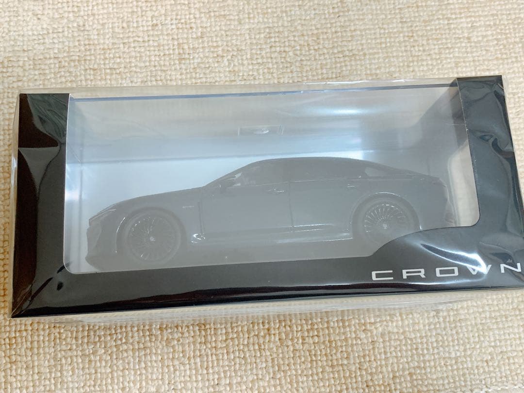 新型 クラウンセダン カラーサンプル マッシブグレー FCEV トヨタ
