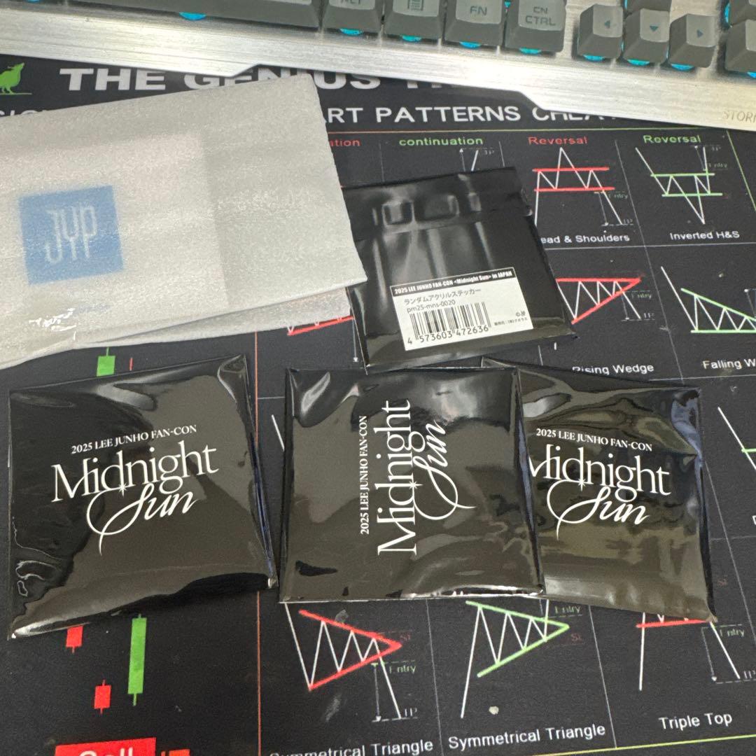 2PM JUNHO ジュノ ボアフーディーなど 公式グッズ　イジュノセット5万円