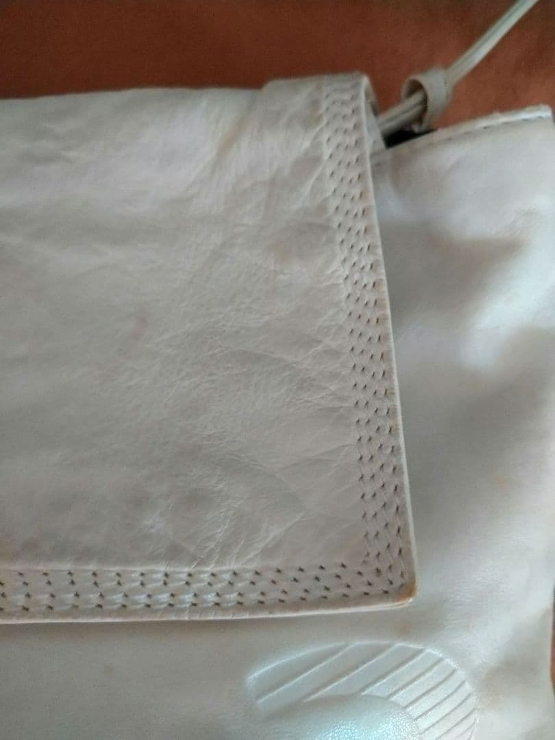 ロエベ ナッパレザー アナグラム ショルダーバッグ 白 ヴィンテージ