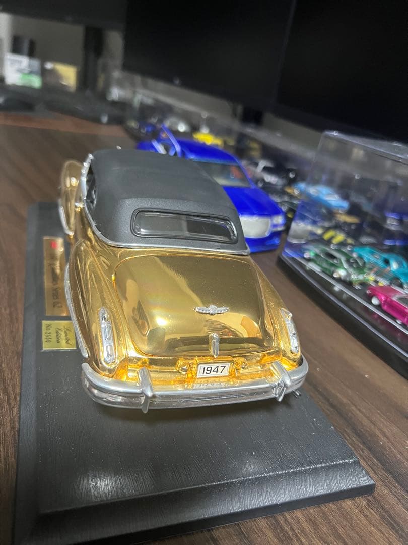 1947 キャデラック ゴールド 金色 1/18 ミニカー