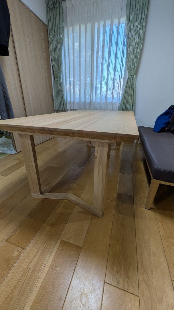 カリモク　ダイニングテーブル