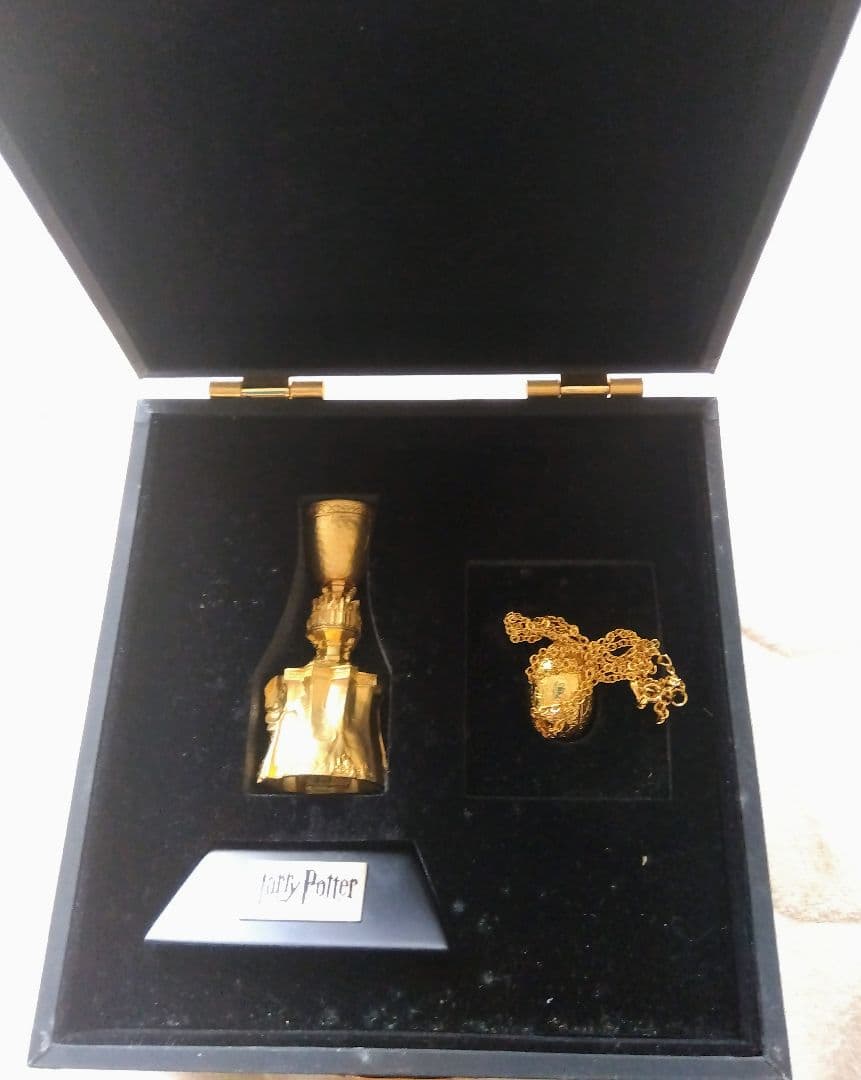 ハリー・ポッター トロフィー ガラス水晶 箱入り 4本
