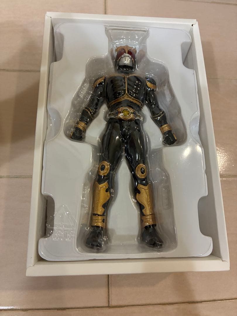 S.H.Figuarts（真骨彫製法） 仮面ライダークウガ アメイジングマイティ