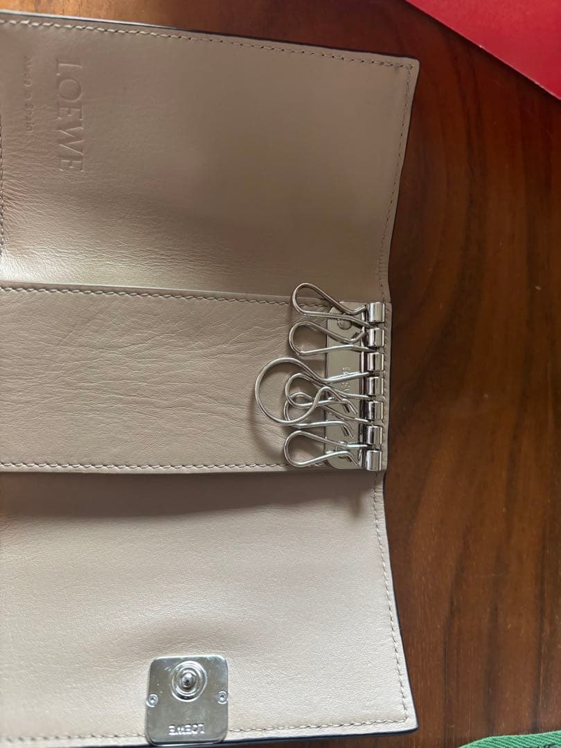 LOEWE レザーキーケース ベージュ