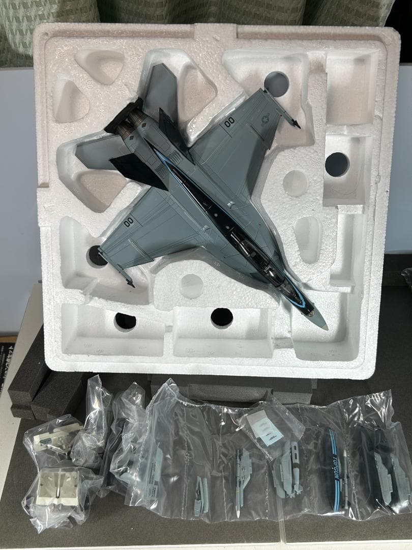 ホビーマスター 1/72 F/A-18F\"TOPGUN 50th 記念塗装\"