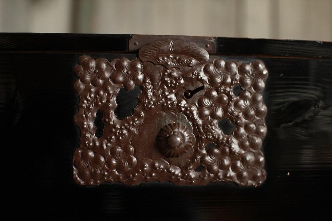 綺麗な打ち出し金具庄内箪笥 4杯 タンス 収納 古家具 古民家 時代家具