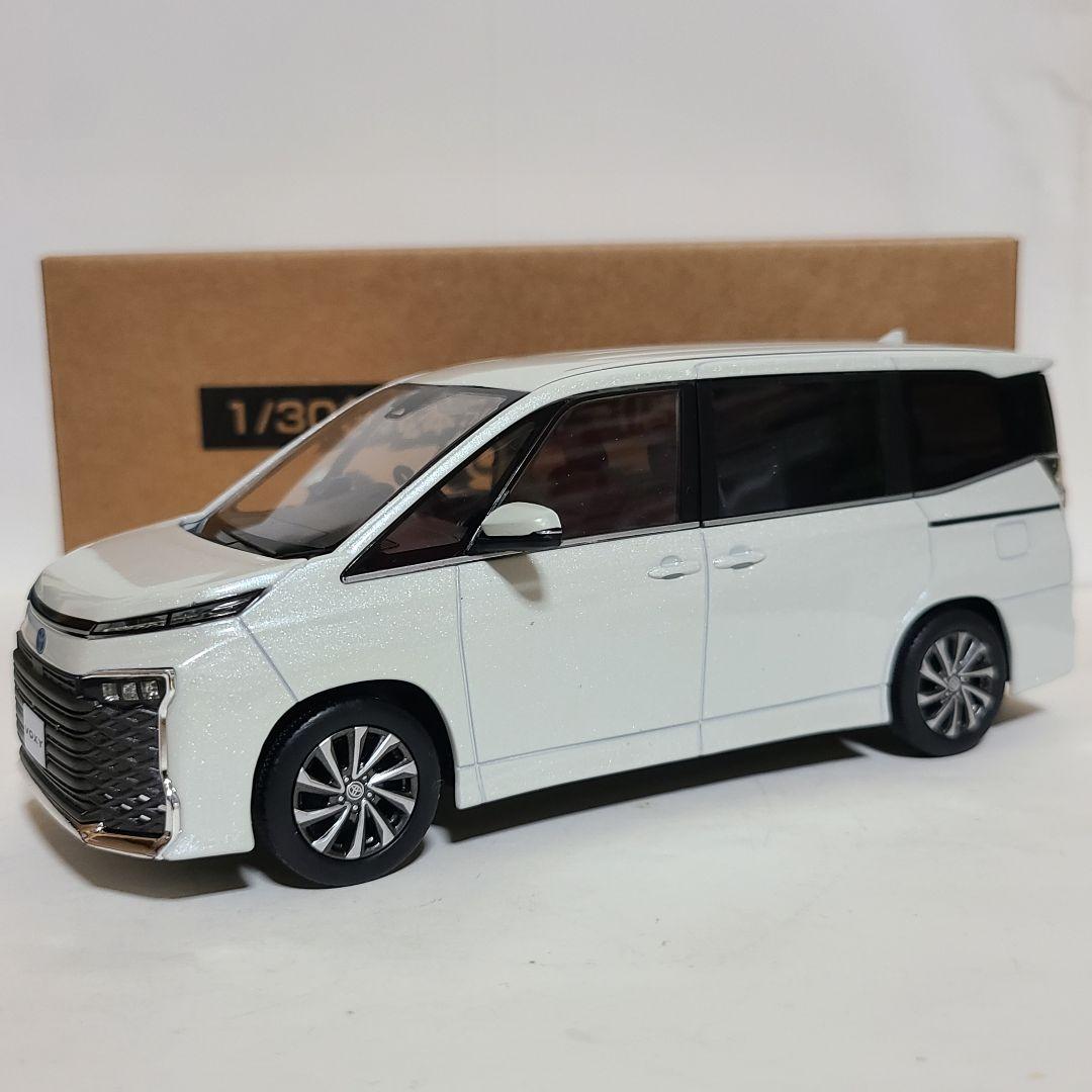 注文 トヨタ 新型ヴォクシー カラーサンプルミニカー 非売品
