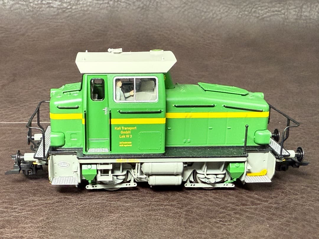 ESU31440　KG230 ディーゼル機関車　AC/DC切替可　ほぼ新品