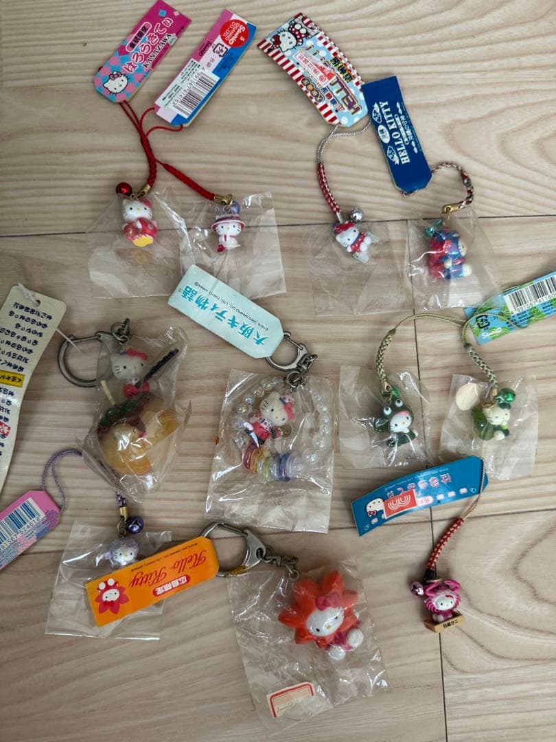 美品】ご当地キティ根付まとめ売り101個