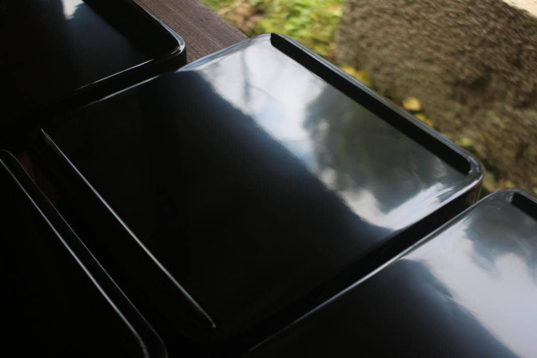 極小保管傷のみ！上質内朱黒漆に極上秋草螺鈿蒔絵の輪島塗台付三段重（検重箱お重