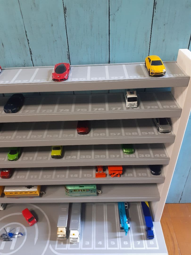 hanna♡子供服セール中1段目ロング　最新版自作トミカ110台プラレール