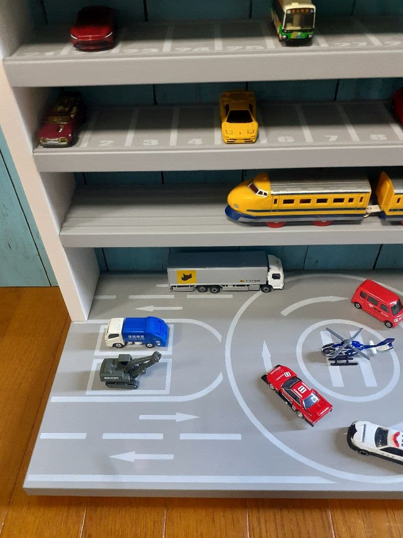 hanna♡子供服セール中1段目ロング　最新版自作トミカ110台プラレール