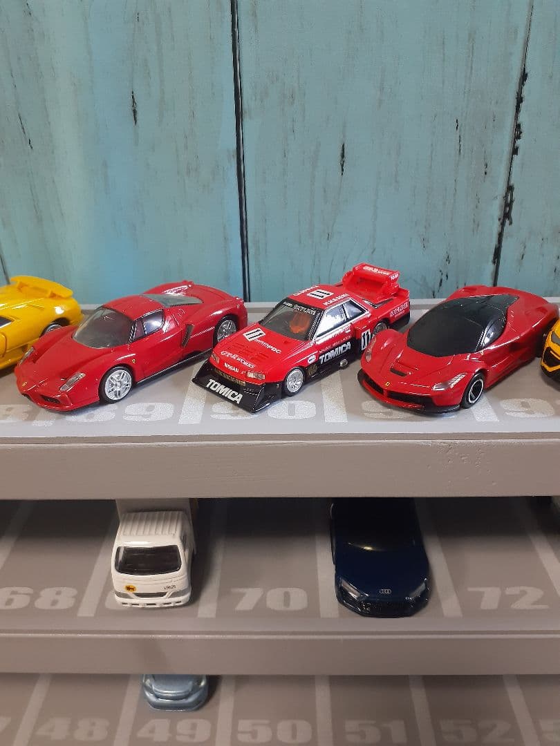 hanna♡子供服セール中1段目ロング　最新版自作トミカ110台プラレール