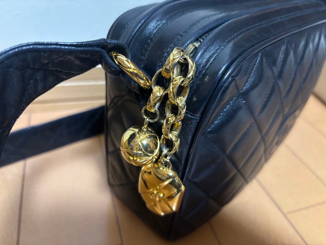CHANEL ボールチャームショルダーバック　ラムスキン　ココマーク