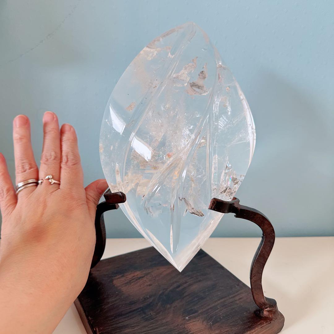 天然水晶☆アーモンド型オブジェ☆透明水晶☆レインボー入り☆台座付き☆