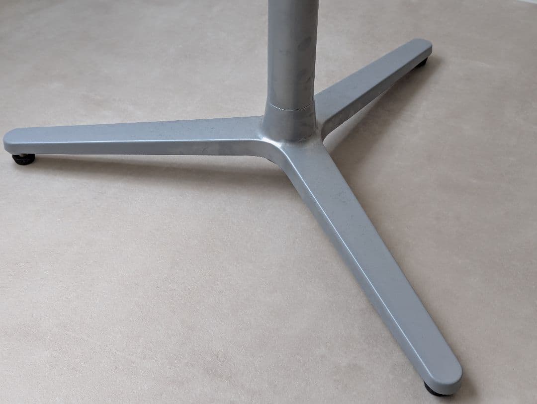 オーク無垢材ラウンドテーブル　BetterLife & Vibes