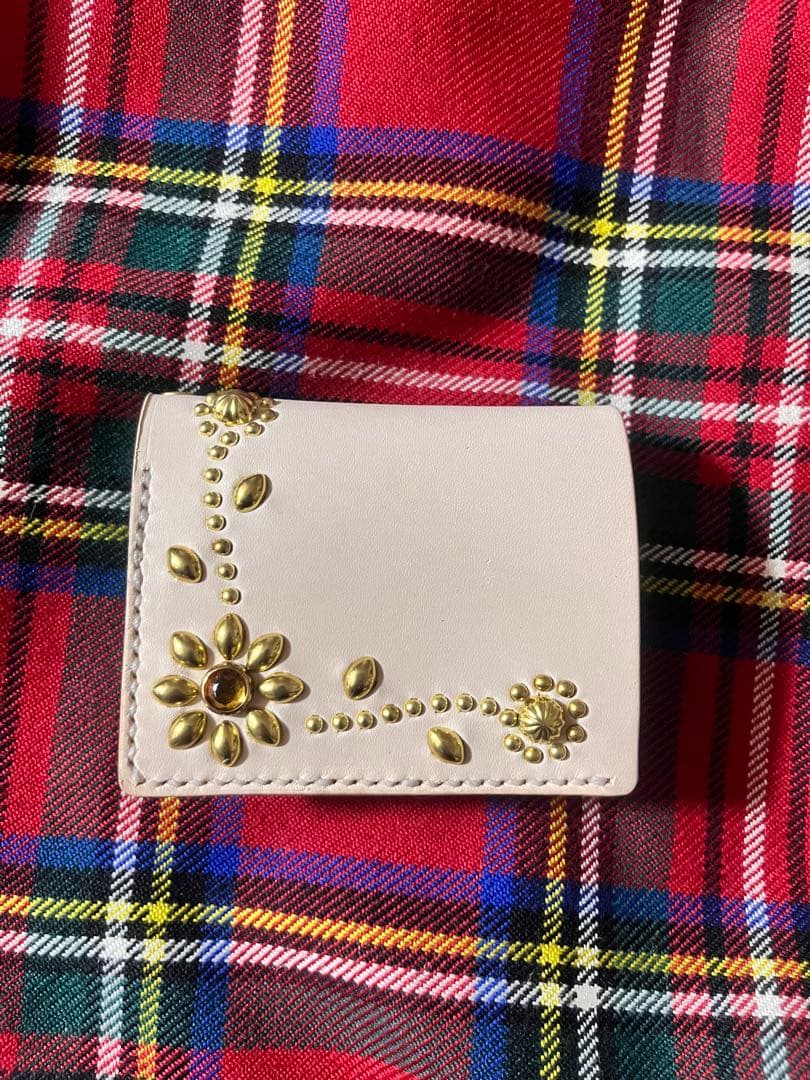 コンパクトウォレット レザー　フラワー&リーフ　スタッズ