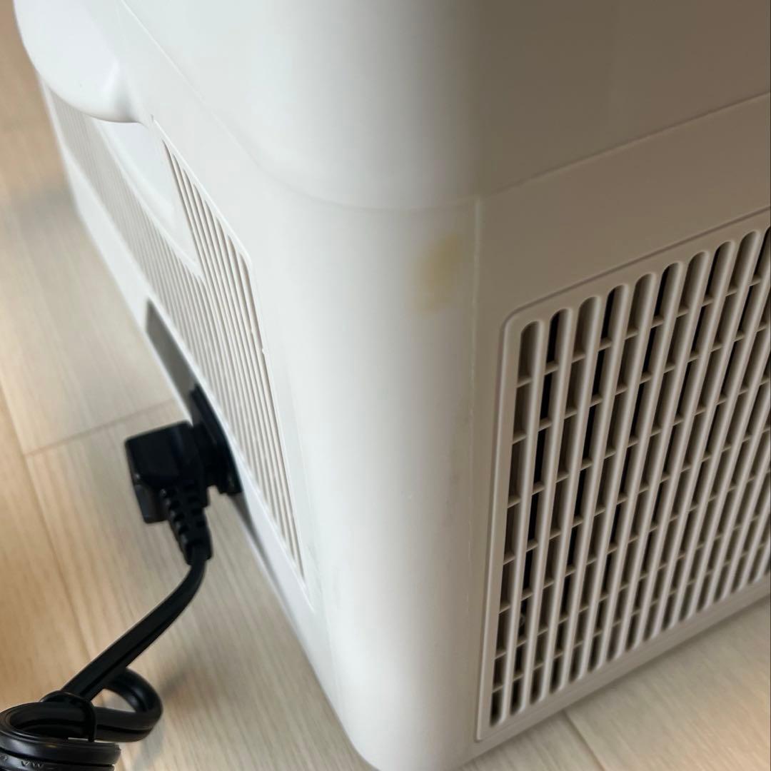 アイリスオーヤマ ポータブル冷蔵冷凍庫 IPD-2B-W 20L【中古】